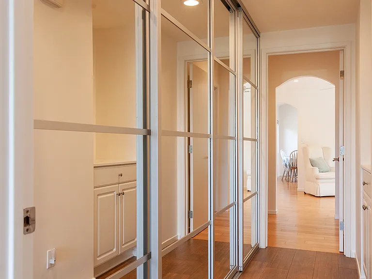 949 Eolus Ave #B — Photo 3