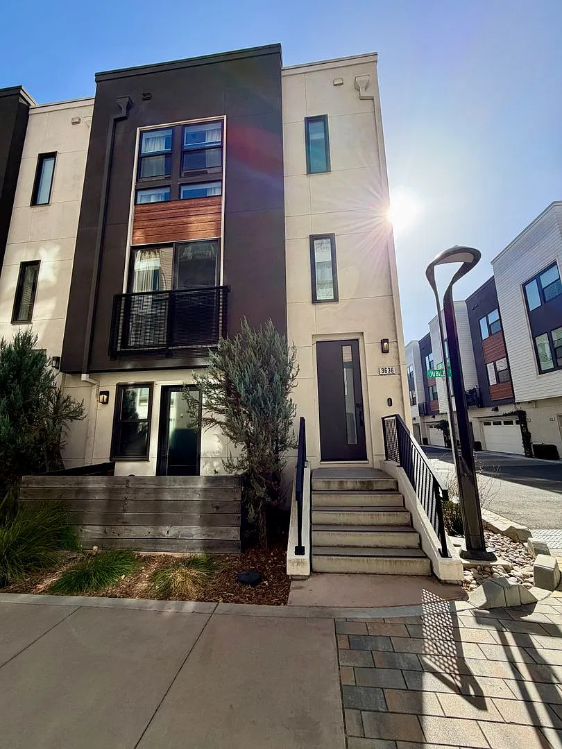Downtown 3 Bedroom 3 bath in Fremont! — Photo 1