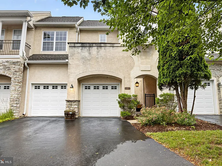 16 Oak Leaf Ln — Photo 1