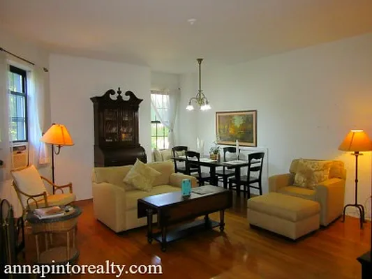 Sold by Anna Pinto Realty | media 14