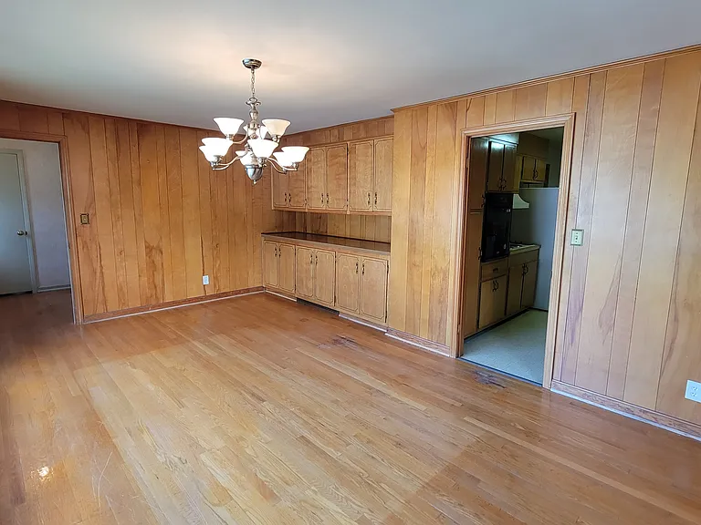 121 Layton Ave — Photo 6