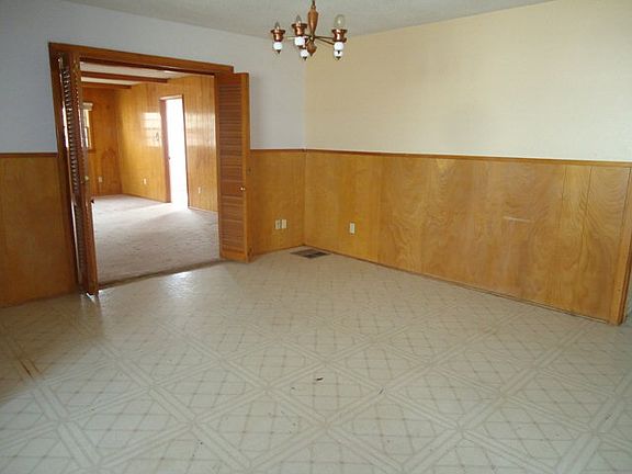 3rd image of 401 Hornet Dr
