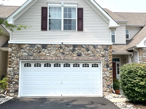 4 Blake Dr, Pennington, NJ 08534