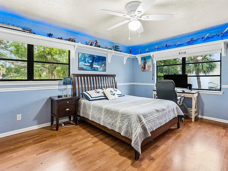 2101 N Palm Cir — Photo 25