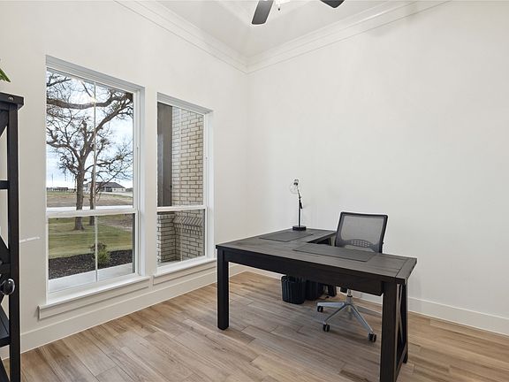 3rd image of 252 Oak Meadow Ln