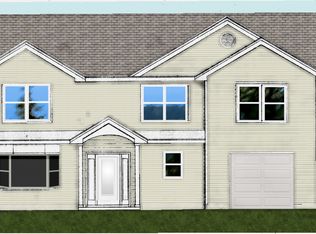 9 Appletree Ln, Levittown, NY 11756