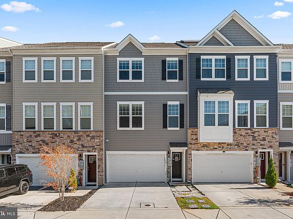 2nd image of 7811 Amalfi Ln