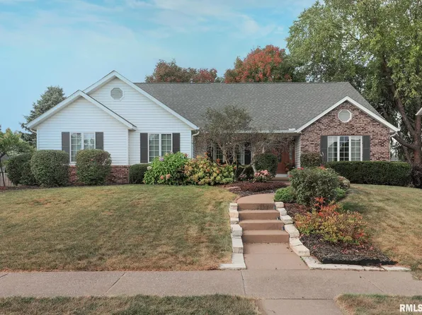 4906 Fox Ridge Rd, Bettendorf, IA 52722