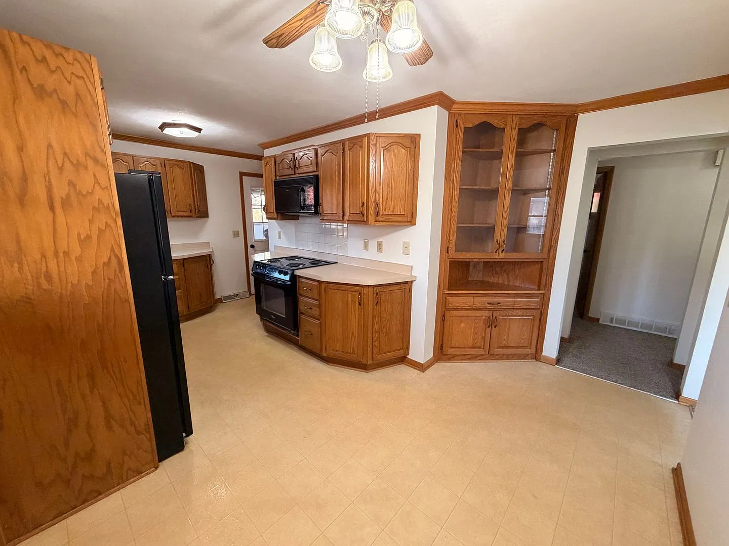 Freshly Updated Spacious East Side 3 Bedroom in Janesville — Photo 4