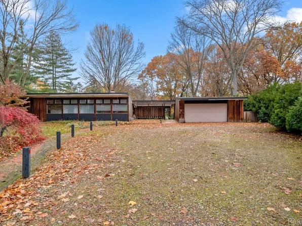 4721 Heather Ln, Bloomfield Hills, MI 48301