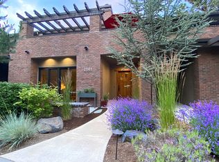 2561 NW Crossing Dr, Bend, OR 97703