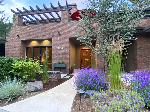 2561 NW Crossing Dr, Bend, OR 97703