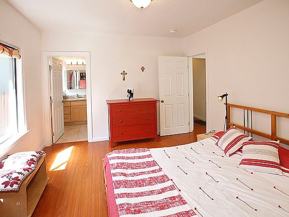 5th image of 418 Evelyn Ave