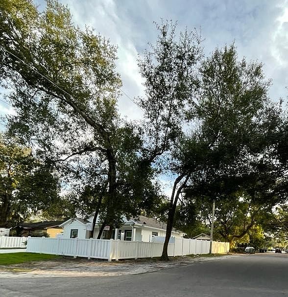 1st image of 919 E Poinsettia Ave