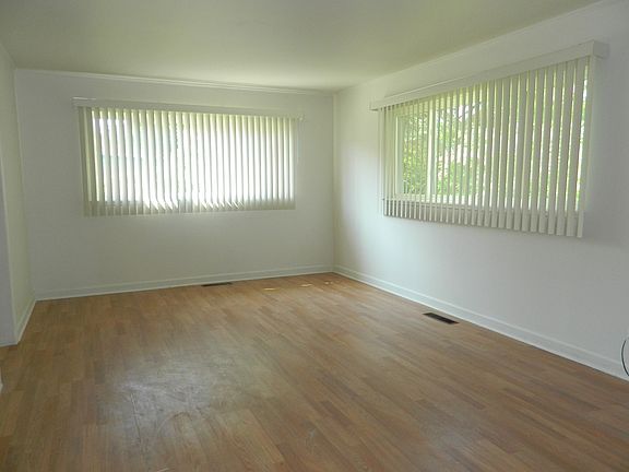 3rd image of 306 Somonauk St