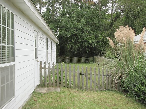 3rd image of 569 N Lakeshore Dr