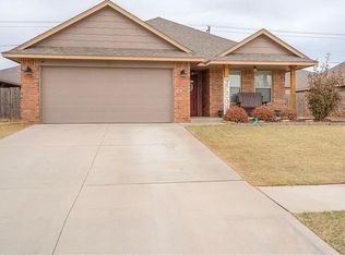 1400 Ridgeway Dr, Moore, OK 73160