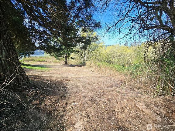 4th image of 420 Topeka Road