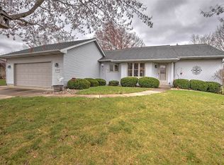 1353 Meadowview Dr, Decatur, IL 62526