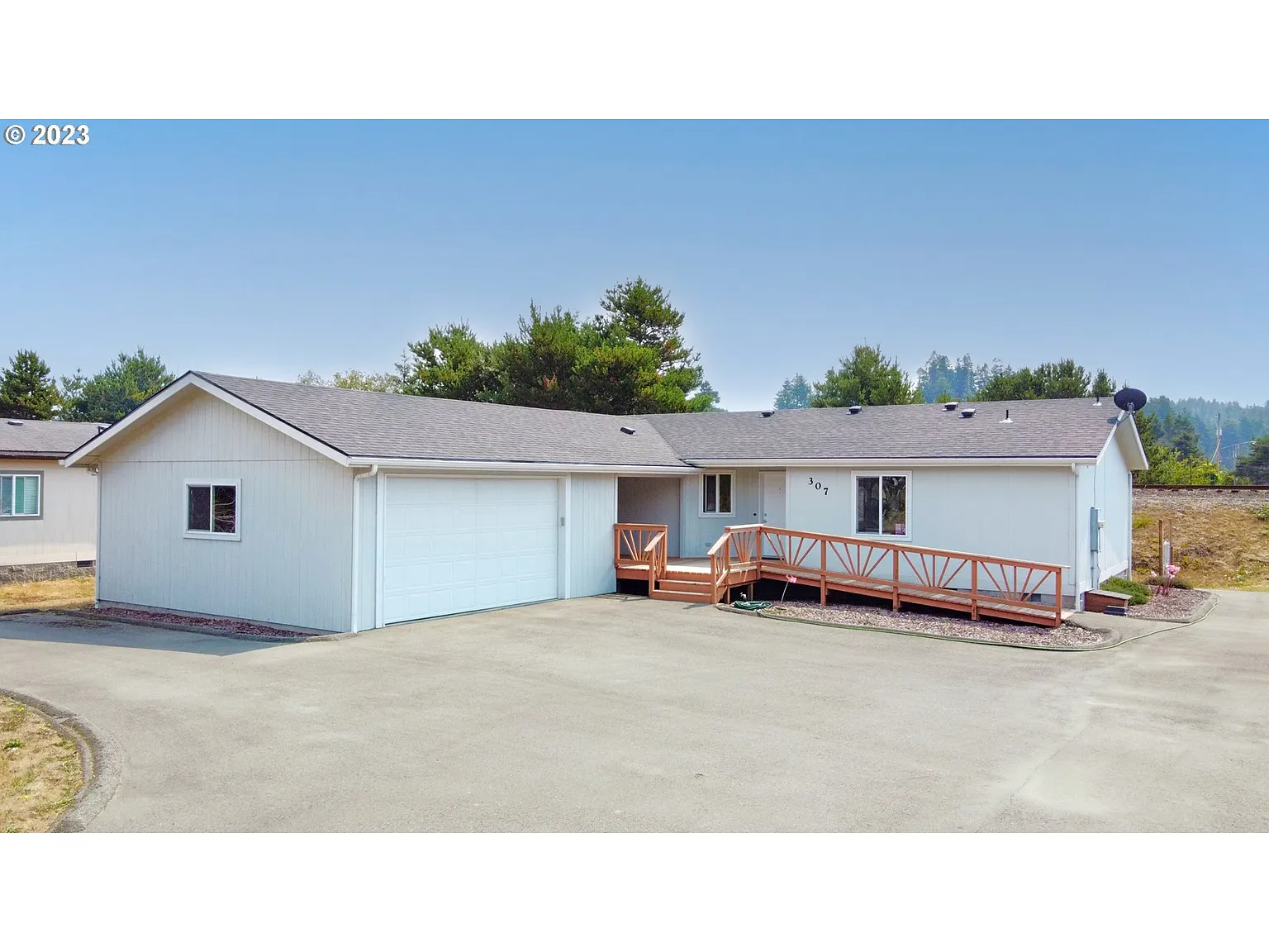 307 Airport Way photo 1