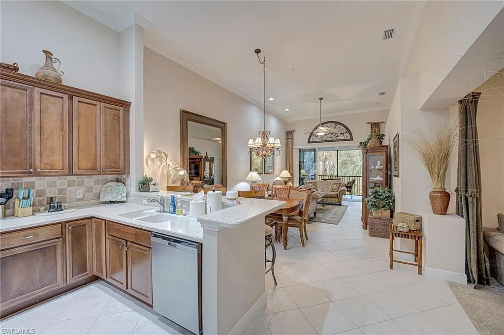 2 bed, 2.0 bath, 1467 sqft, $7,500 — Photo 2