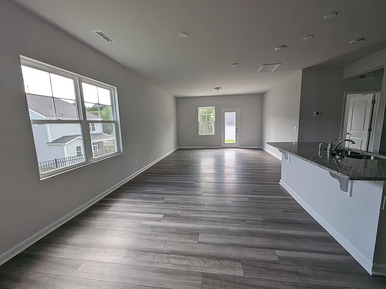 2609 Pikes Peak Dr — Photo 2
