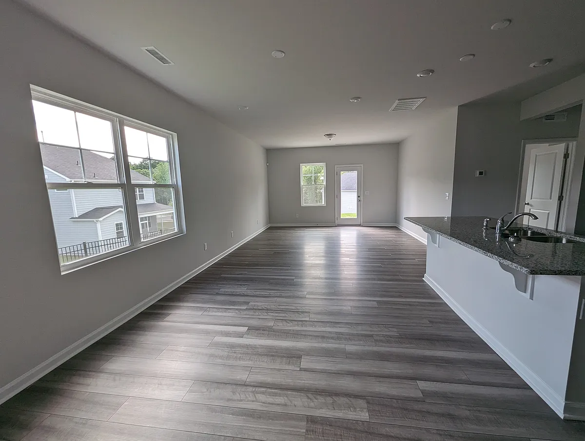 Building Photo - 2609 Pikes Peak Dr