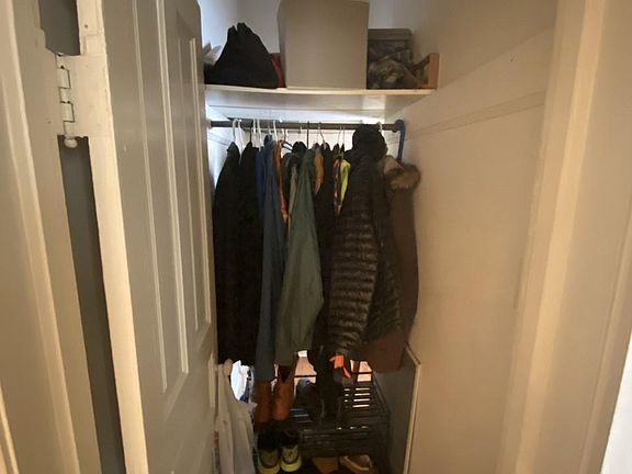 5th image of 3342 N Claremont Ave #1B