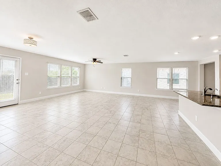 2605 Wesley Ave — Photo 6