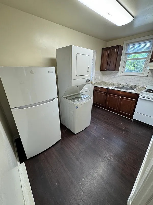 4 bed, 1.0 bath, 1192 sqft, $1,695 — Photo 4