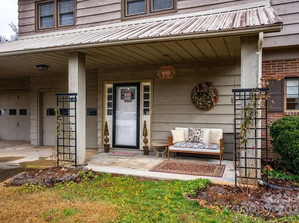 1397 Yadkin River Rd, Lenoir, NC 28645