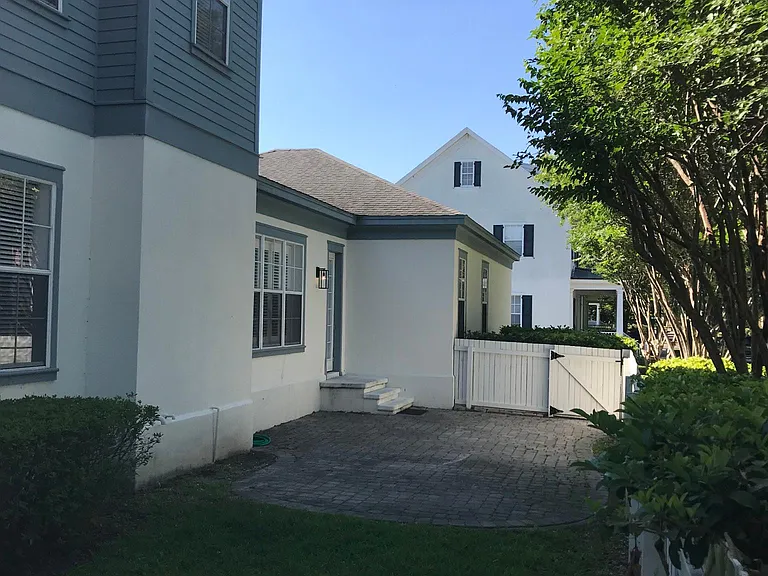 3993 Corrine Dr — Photo 7