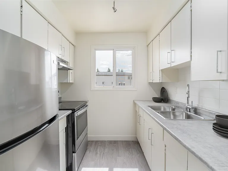 500 Rivercrest Cres — Photo 1