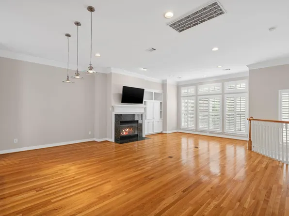 2196 Bancroft St, Houston, TX 77027