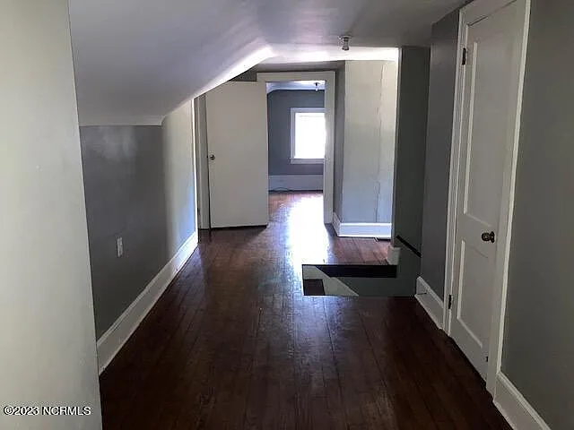 1904 E 6th St — Photo 8