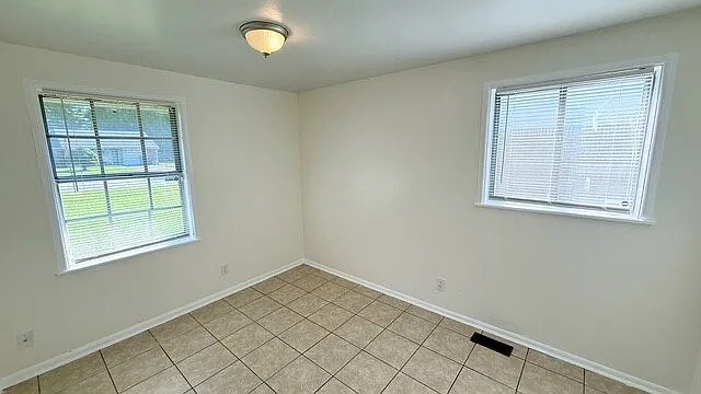5819 Gateway Dr — Photo 7