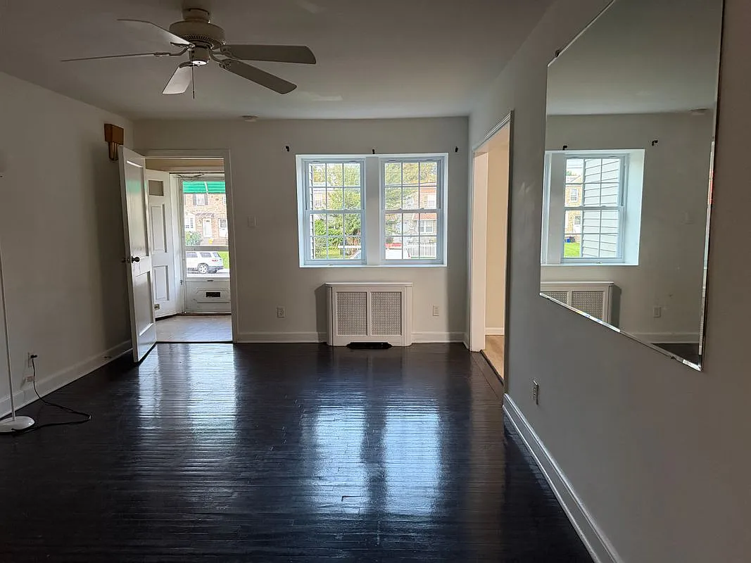 2 bed, 1.0 bath, 936 sqft, $1,400 — Photo 1