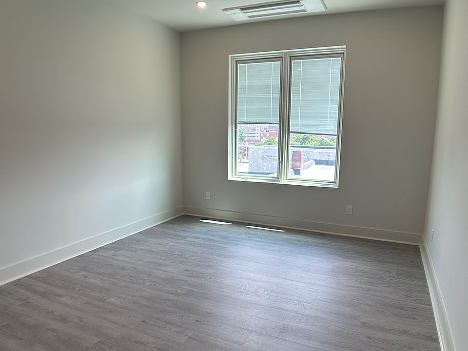 2nd image of 473 Washington St #303
