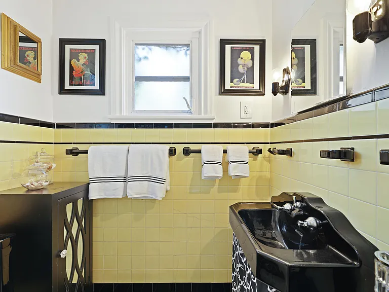 325 Greymon Dr — Photo 33