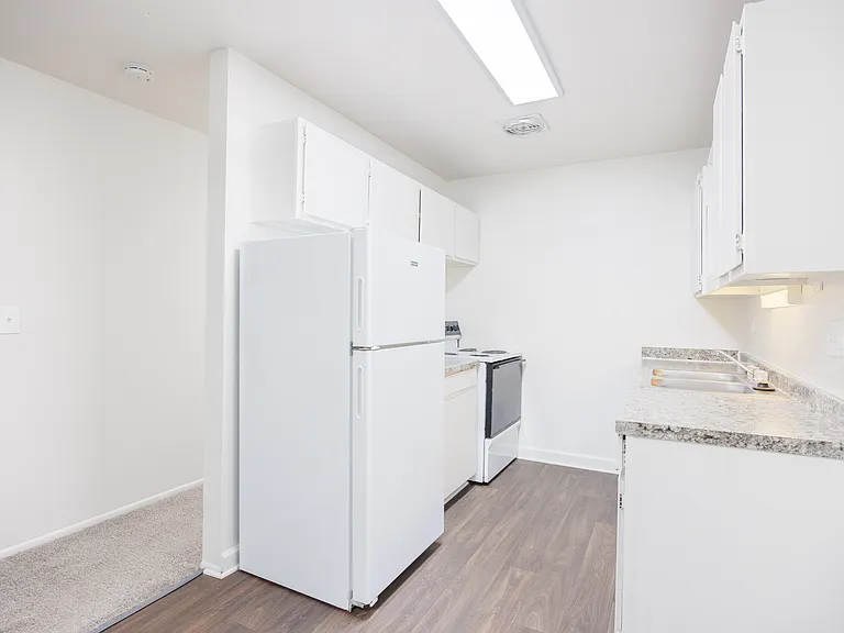 Cedar Creek Apartments — Photo 8