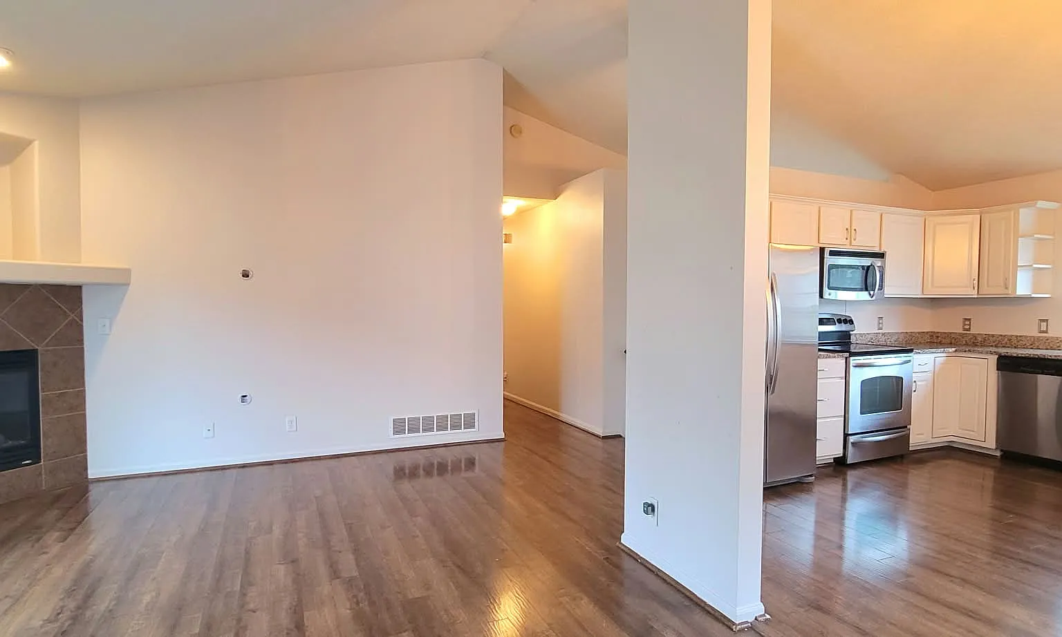 3 bed, 1636 sqft, $2,100 — Photo 4