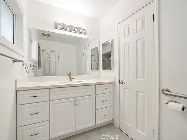 912 W Hill Ave — Photo 22