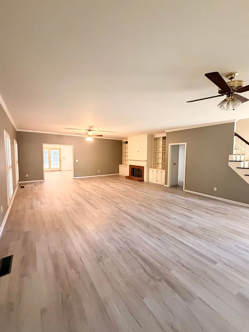 Residential Home on East University Drive!! — Photo 4