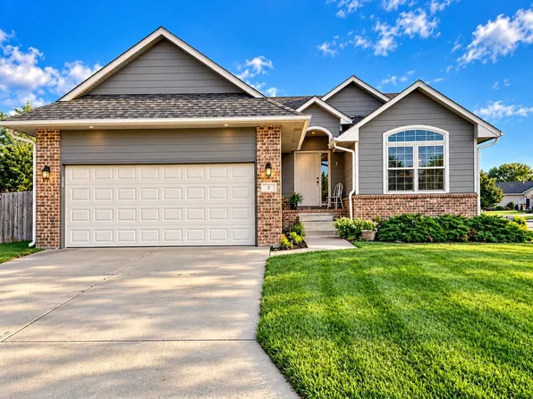 2 Ember Way Cir, Hesston, KS 67062