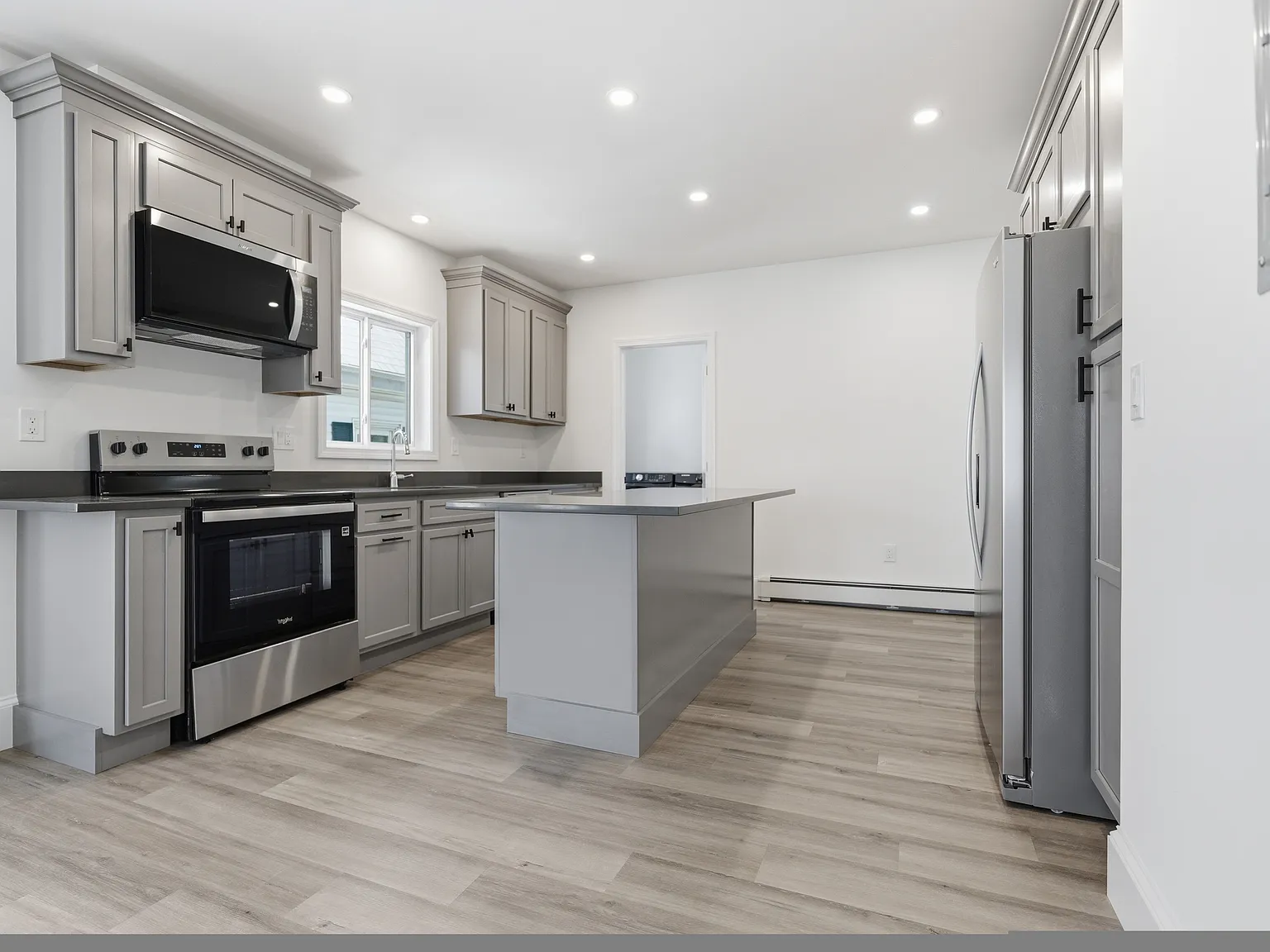 3 bed, $4,250 — Photo 1