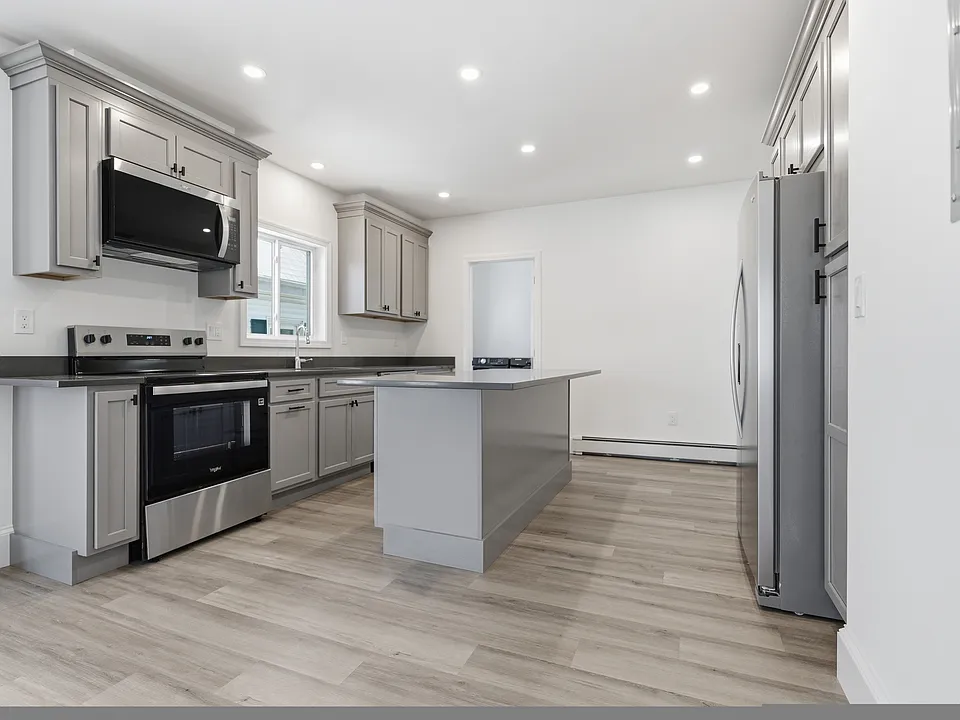 40 Concord Ave #1