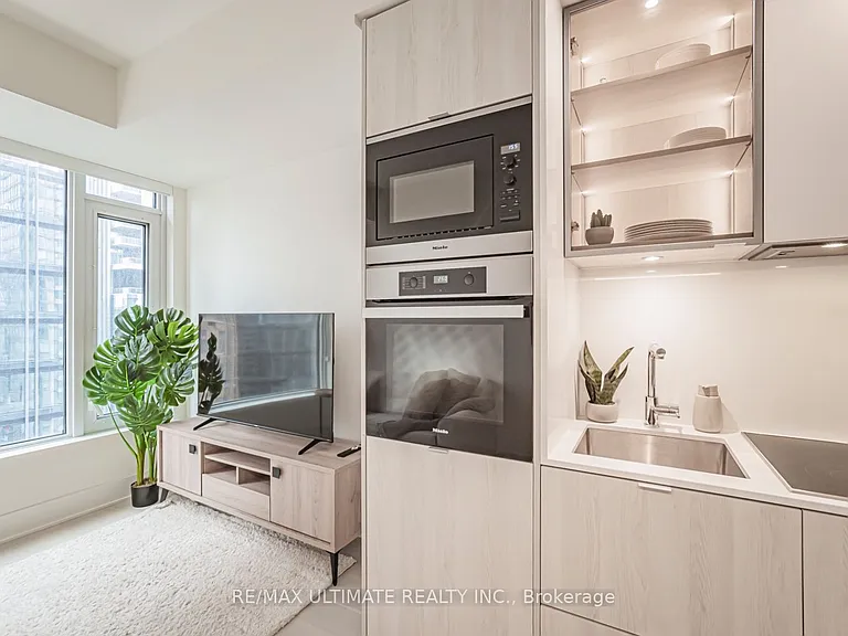11 Yorkville Ave #1902 — Photo 17
