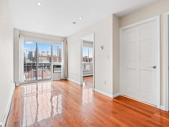 4333 42nd St APT 6A, Sunnyside, NY 11104