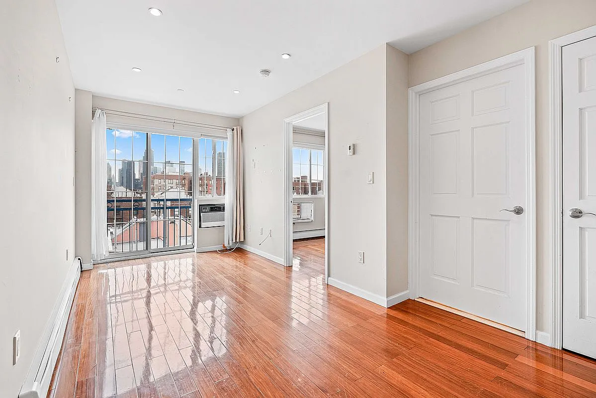 4333 42nd St APT 6A photo 1