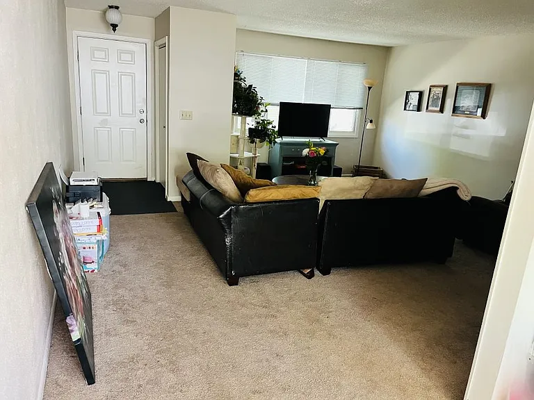 332 Covert Ln — Photo 3